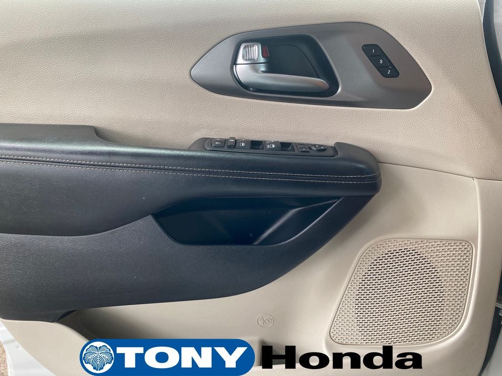 2022 Chrysler Pacifica Touring L