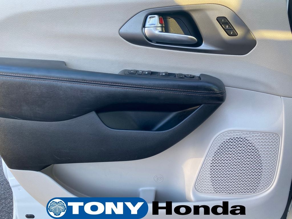 2020 Chrysler Pacifica Touring L