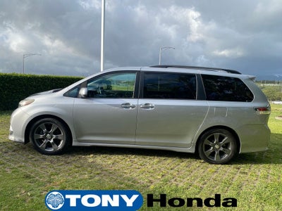 2017 Toyota Sienna SE 8 Passenger