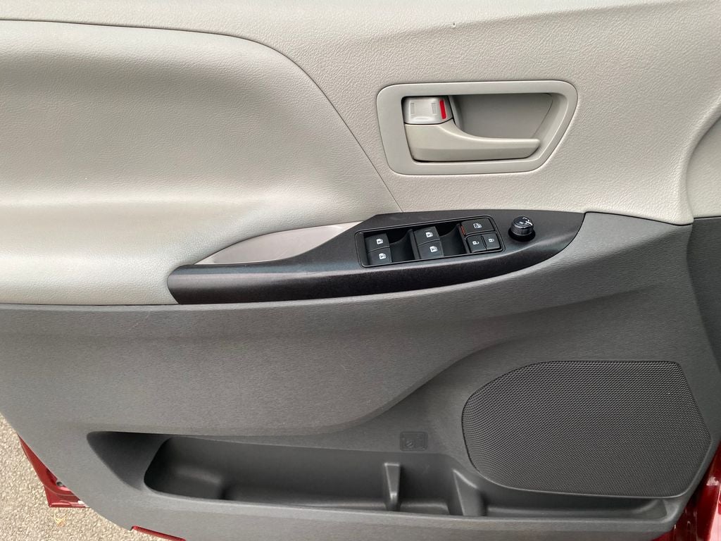 2017 Toyota Sienna L 7 Passenger