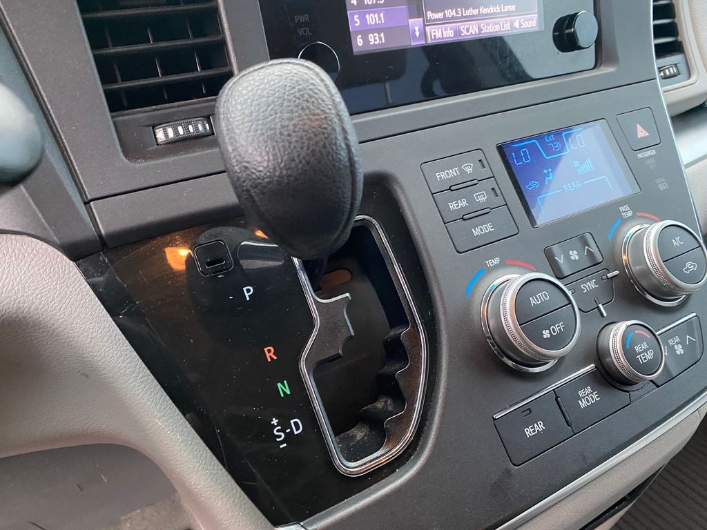 2017 Toyota Sienna L 7 Passenger