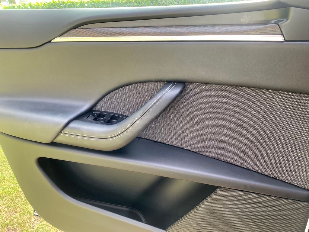 2023 Tesla Model X Base