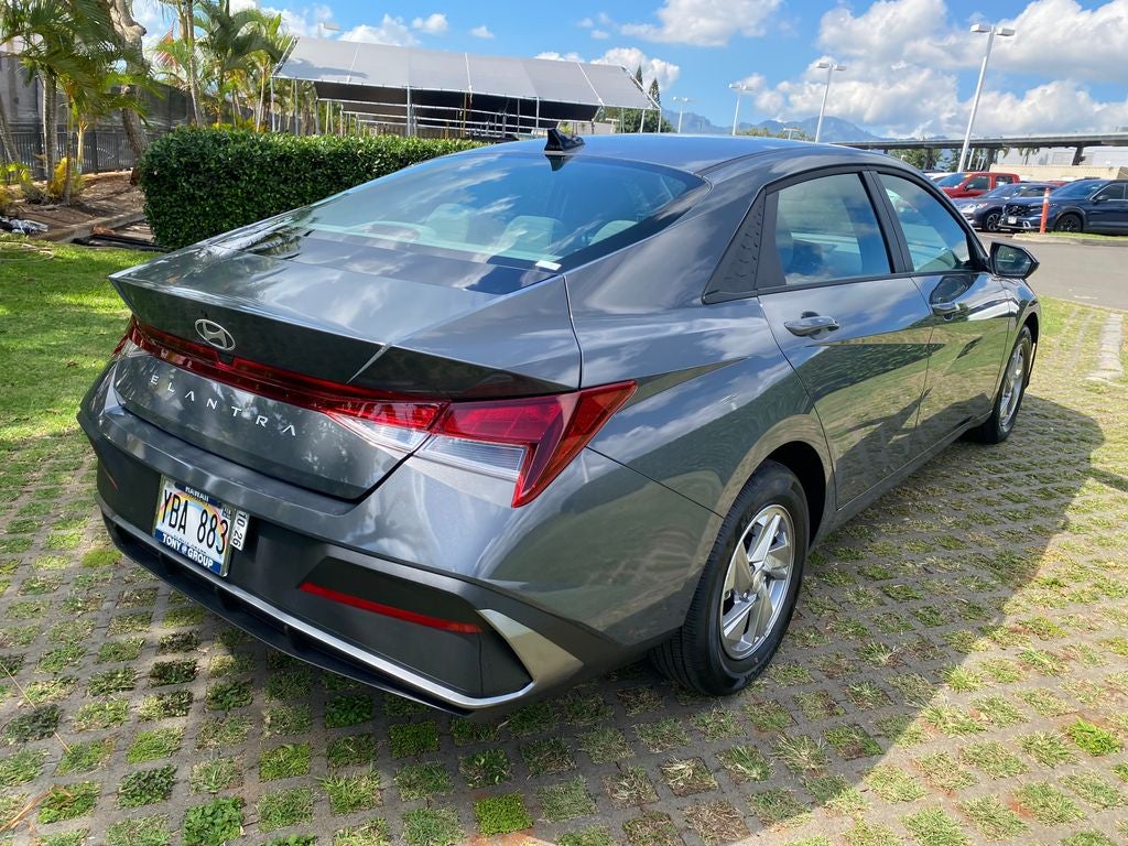 2025 Hyundai Elantra SE