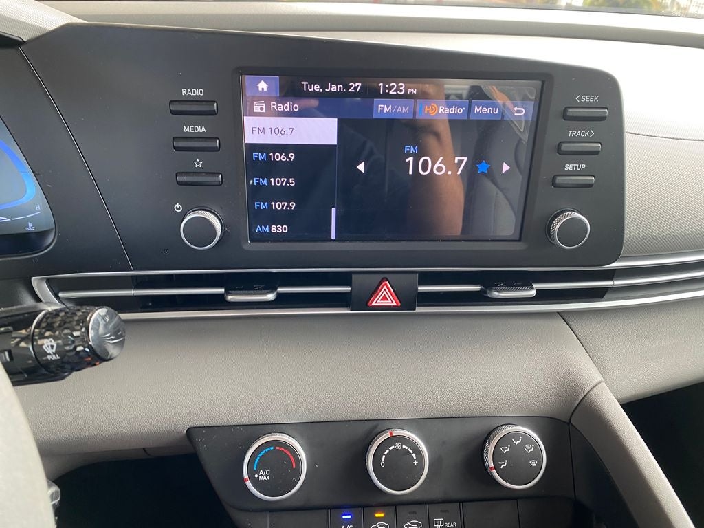 2025 Hyundai Elantra SE