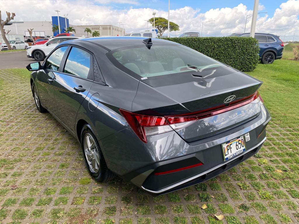 2025 Hyundai Elantra SE