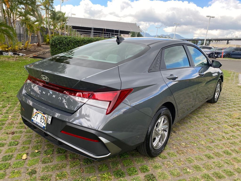 2025 Hyundai Elantra SE