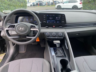 2025 Hyundai Elantra SE