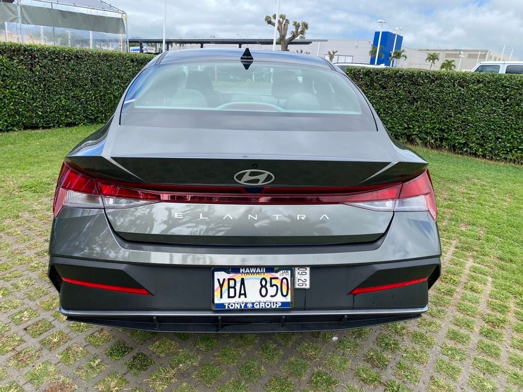 2025 Hyundai Elantra SE