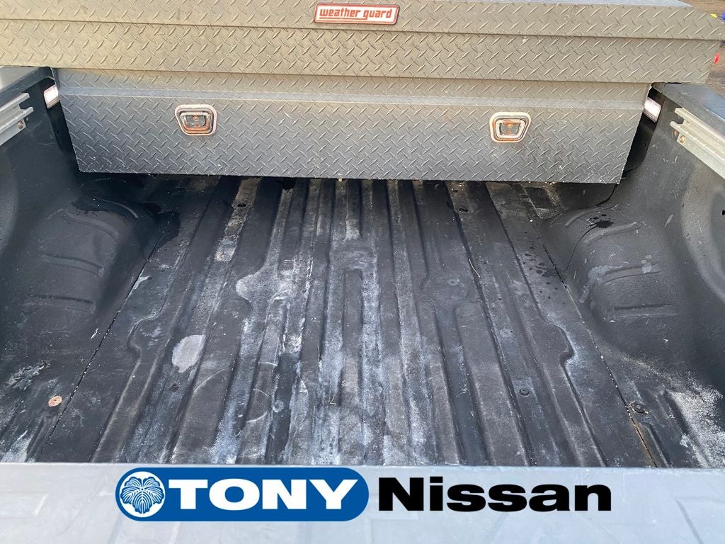 2023 Nissan Titan SV