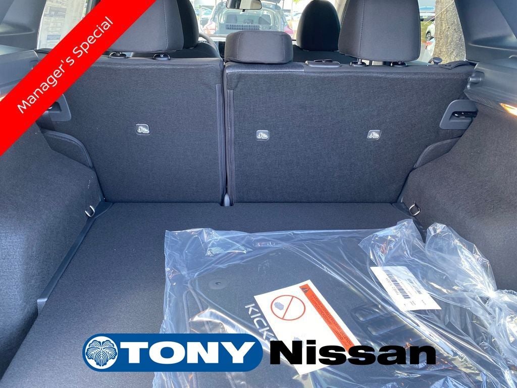 2025 Nissan Kicks SV