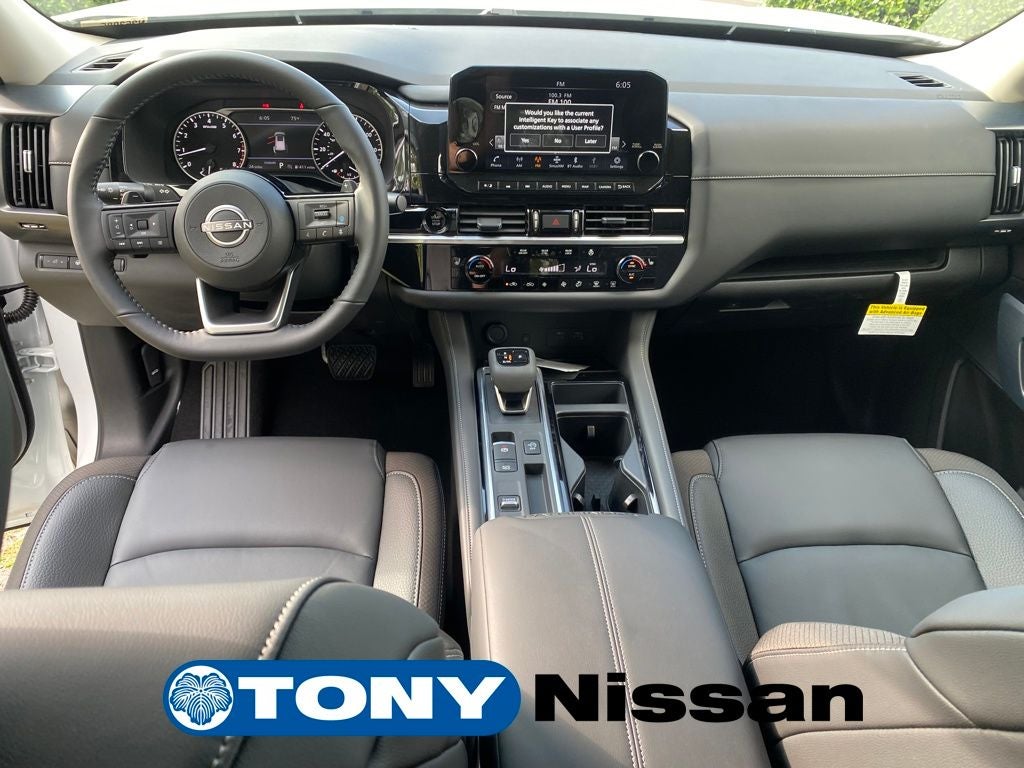 2025 Nissan Pathfinder SL