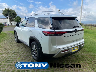 2025 Nissan Pathfinder SL