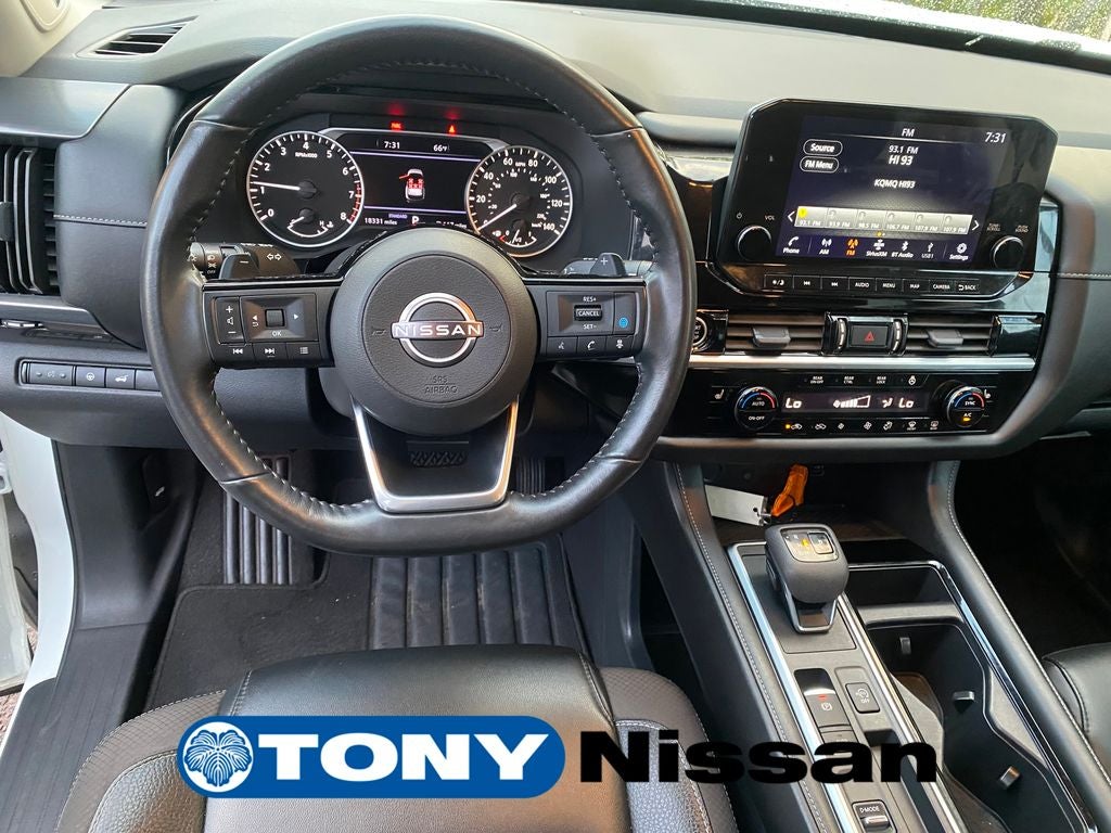 2023 Nissan Pathfinder SL