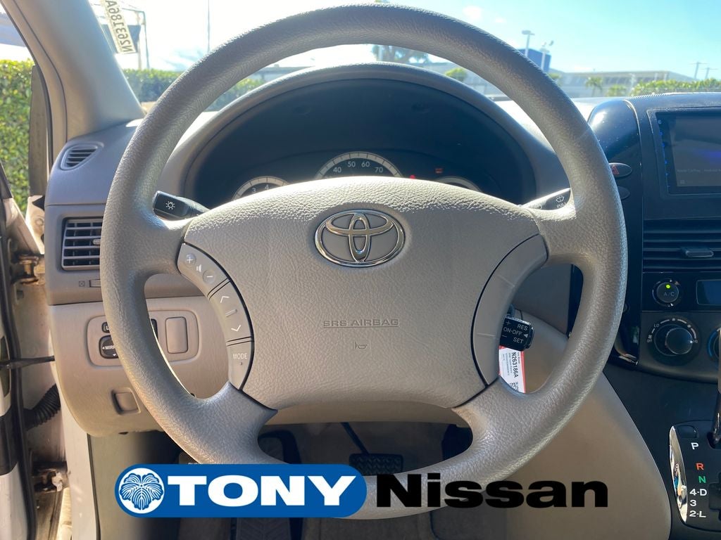 2004 Toyota Sienna CE
