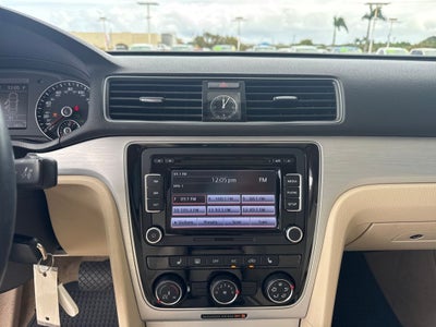 2013 Volkswagen Passat Base